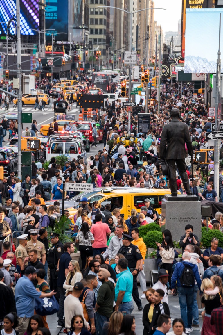 New,York,/,Usa,-,May,23,2019:,Crowd,On